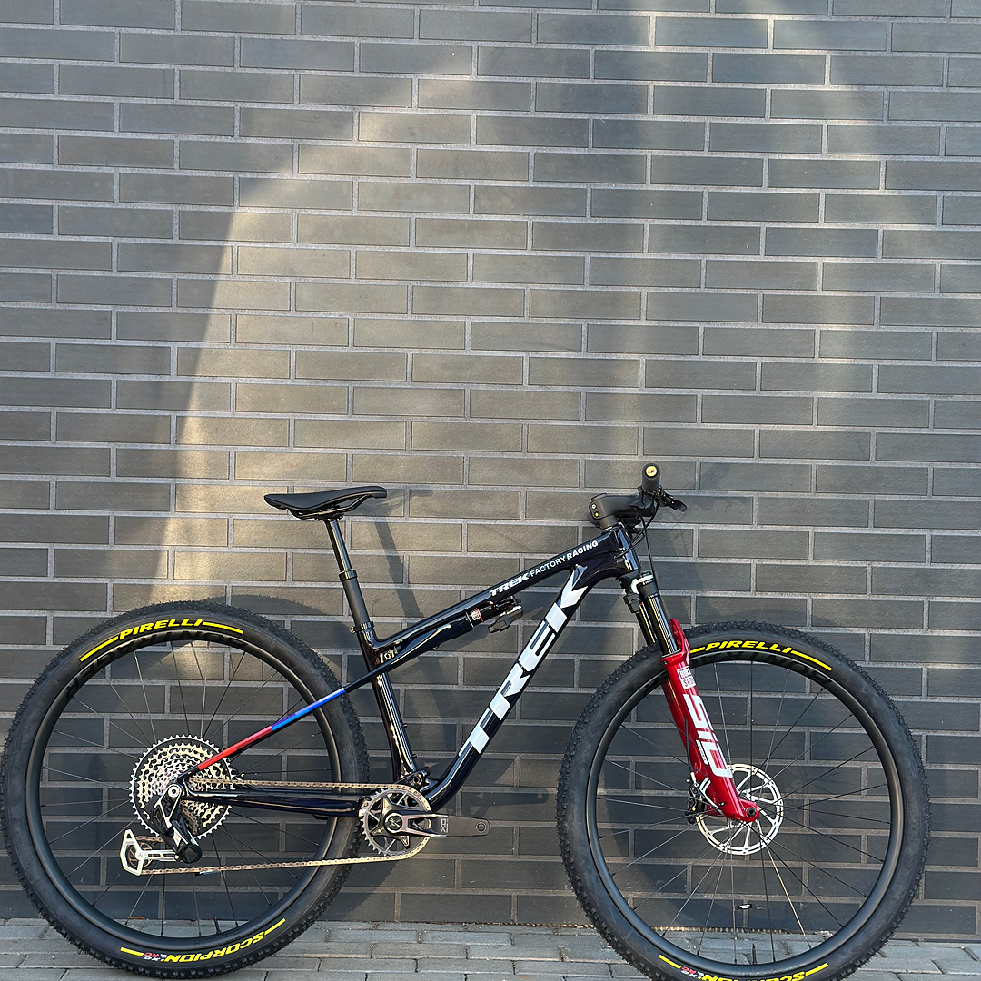 trek supercaliber  flight attendant